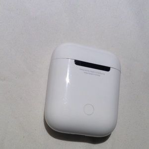 Apple airpods charging case